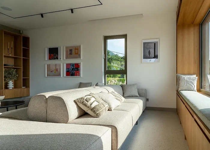 Ladeti Sereno Villa Poljane